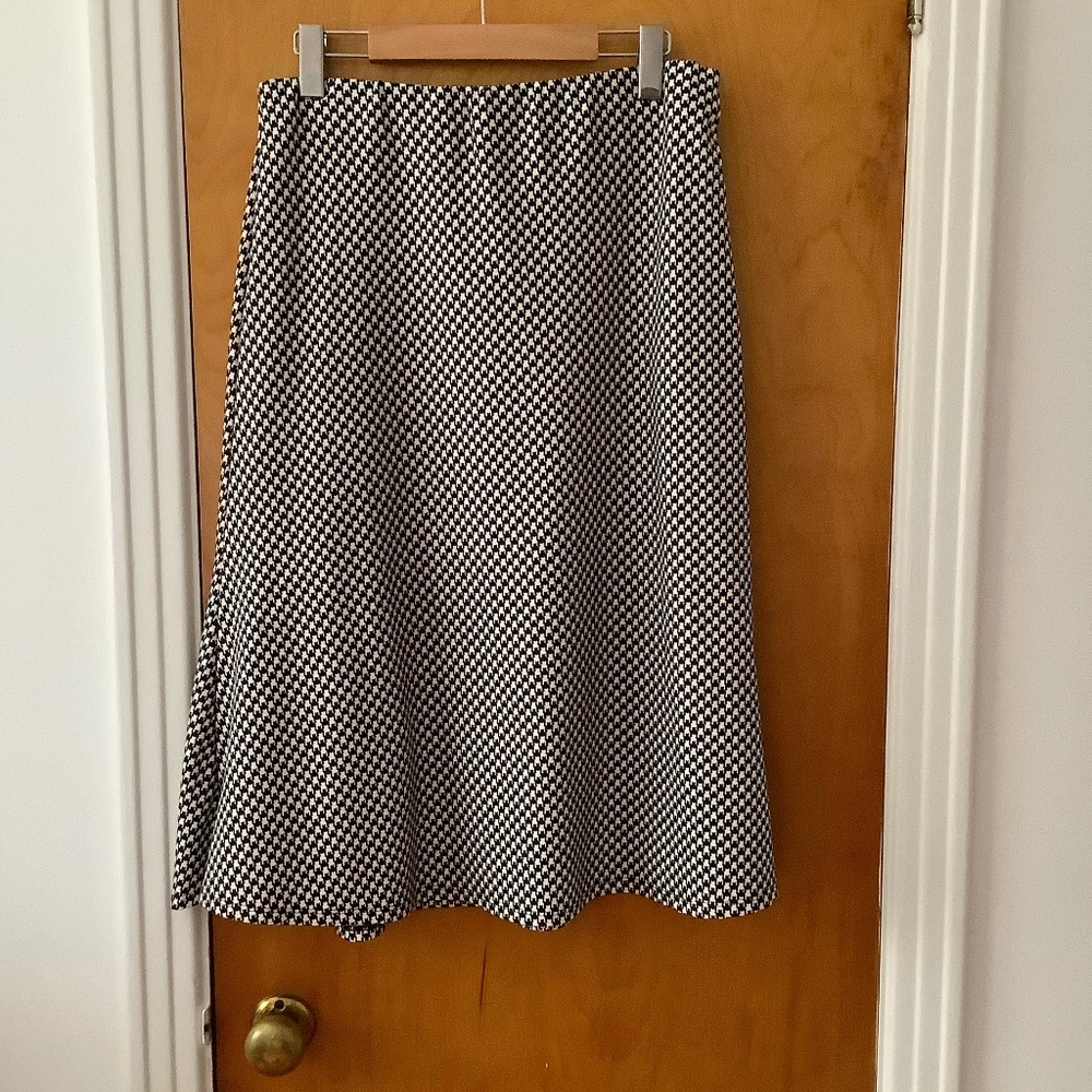 SzM Houndstooth A-line skirt
